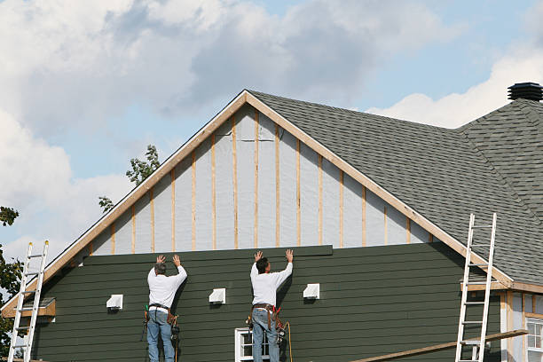 Professional Siding Installation technician working in Burbank, WA